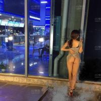国庆商场露屁屁